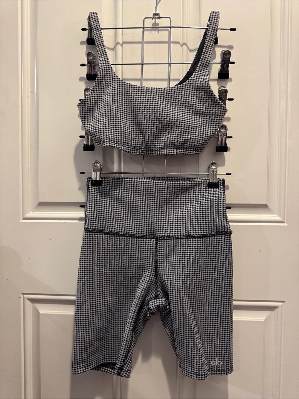 ALO Yoga Airtech Micro Houndstooth Bra & Micro Houndstooth Biker Short Set $158 - Picture 8 of 16